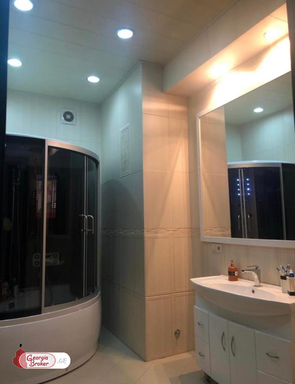 продается квартира с новым ремонтом 3-комнаты